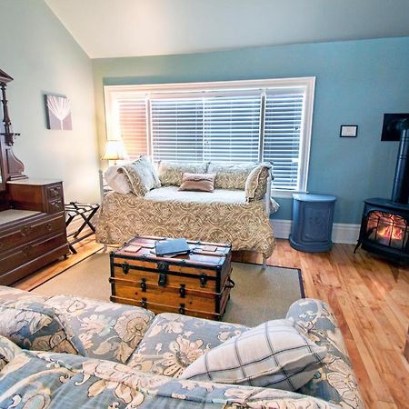 Ste. Anne'S Spa Grafton Bagian luar foto