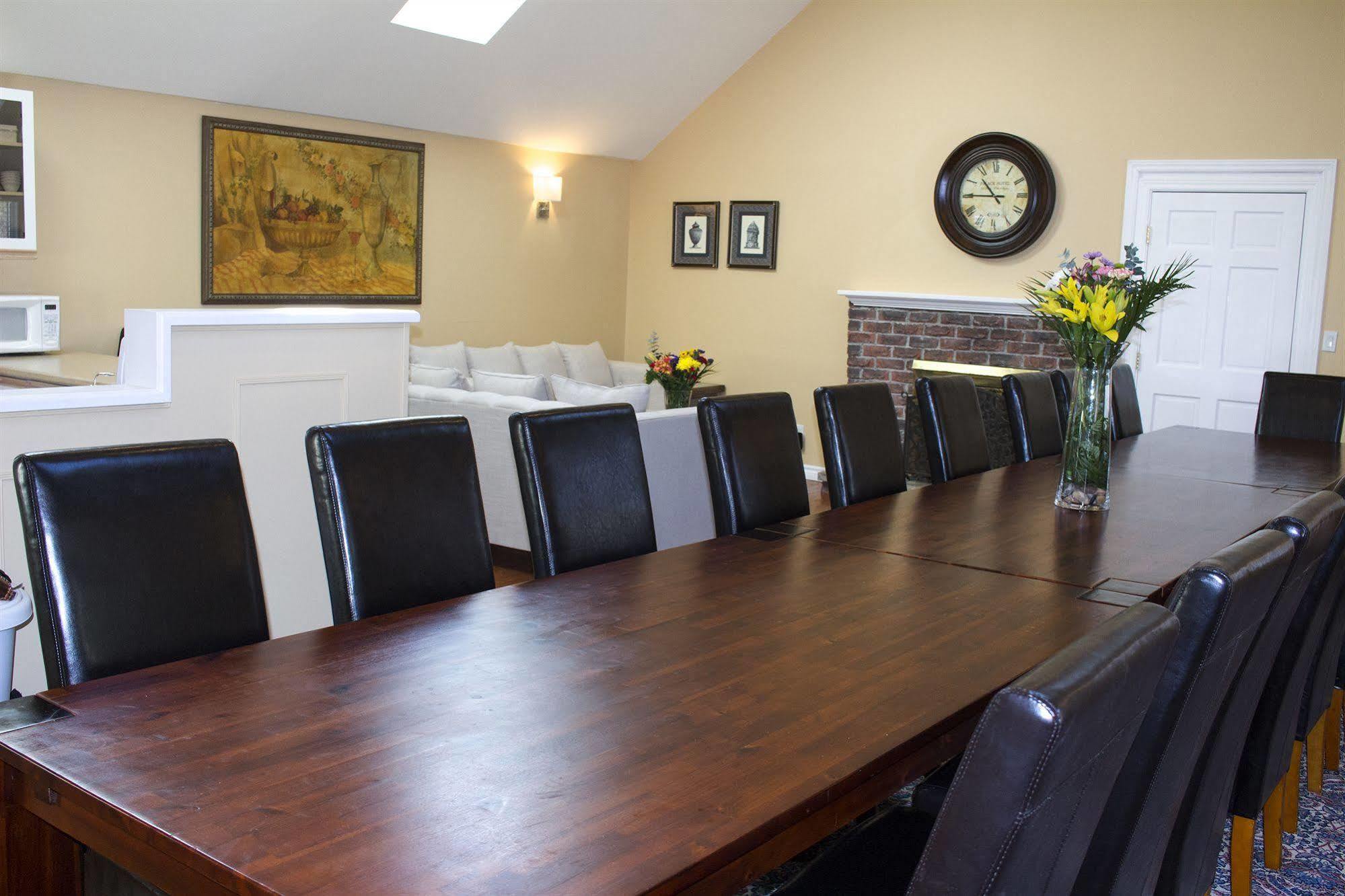 Ste. Anne'S Spa Grafton Bagian luar foto