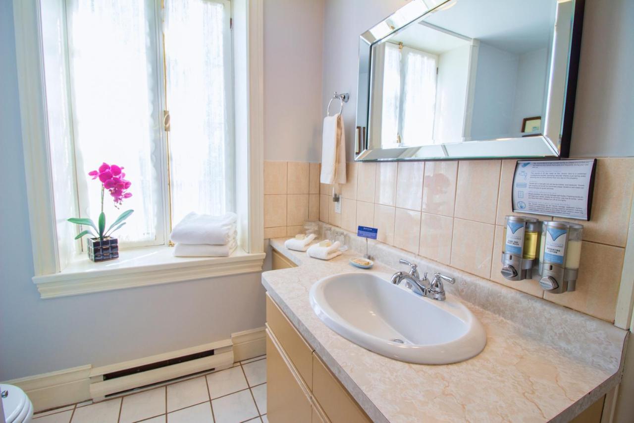 Ste. Anne'S Spa Grafton Bagian luar foto